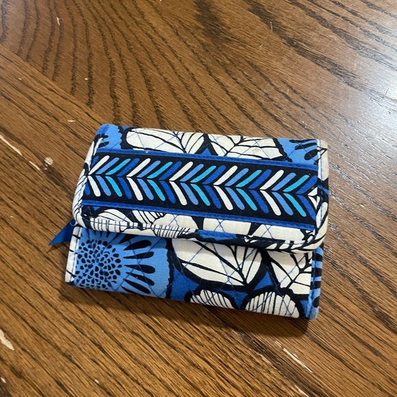 Vera Bradley Vibrant Blue Floral Wallet trifold - Picture 4 of 6